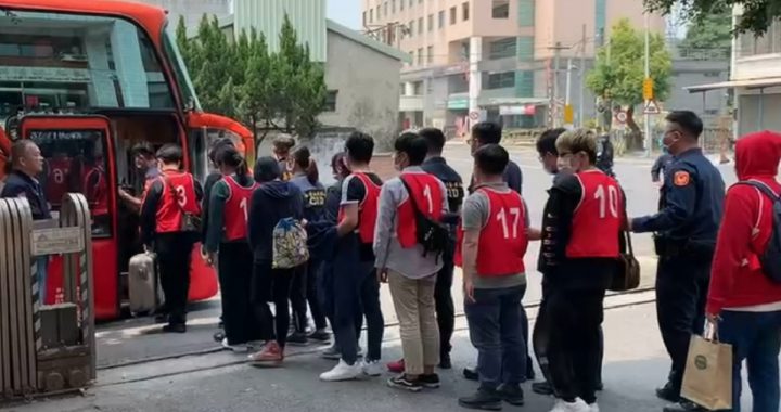 台警再度出动大巴抄在线博彩公司