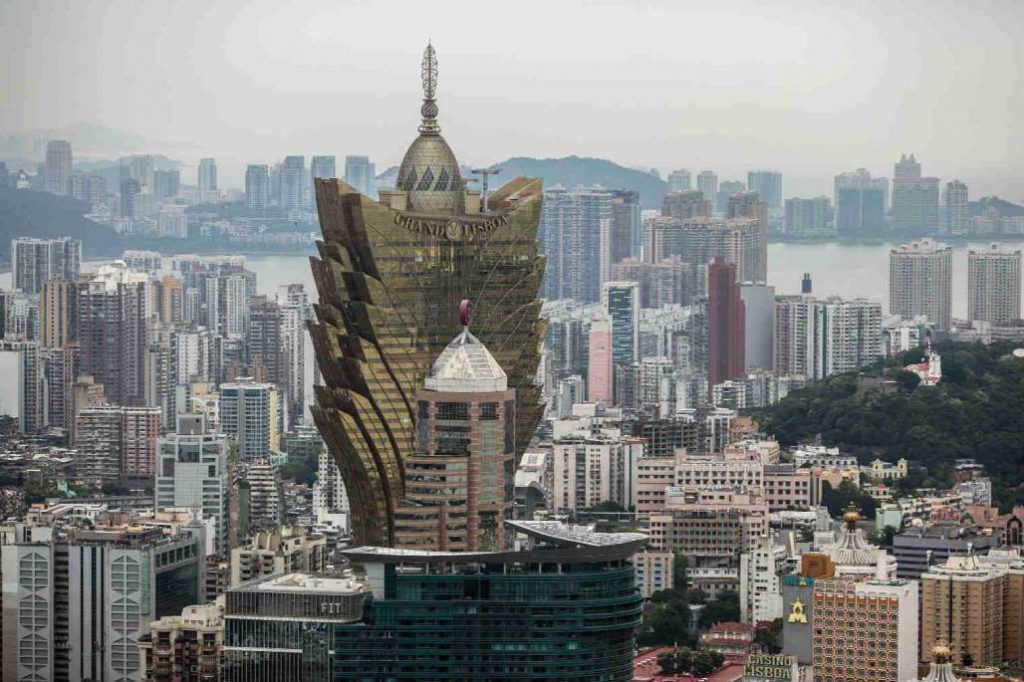 北京两会上建议澳门应该降低博彩业在经济中的比例