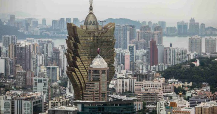 北京两会上建议澳门应该降低博彩业在经济中的比例