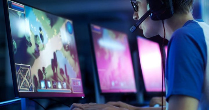 赌博网站靠游戏直播引流QQ私域上下分钱