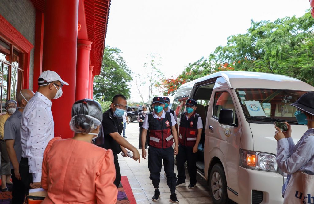 中国医疗专家组到老挝金三角特区协助