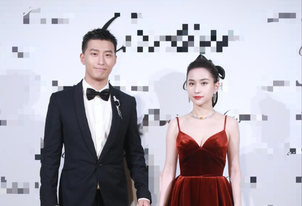 窦骁何超莲情侣档现身活动