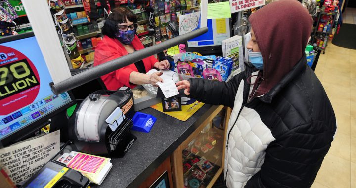 美国两大彩票快速累积巨奖