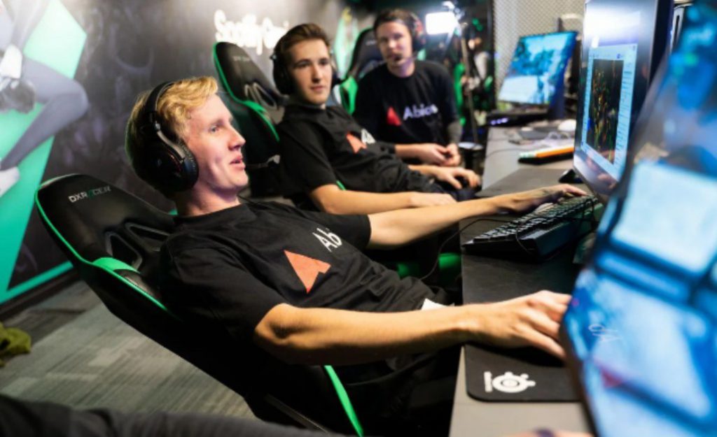 Clarion Gaming携手Abios制作电竞教育内容