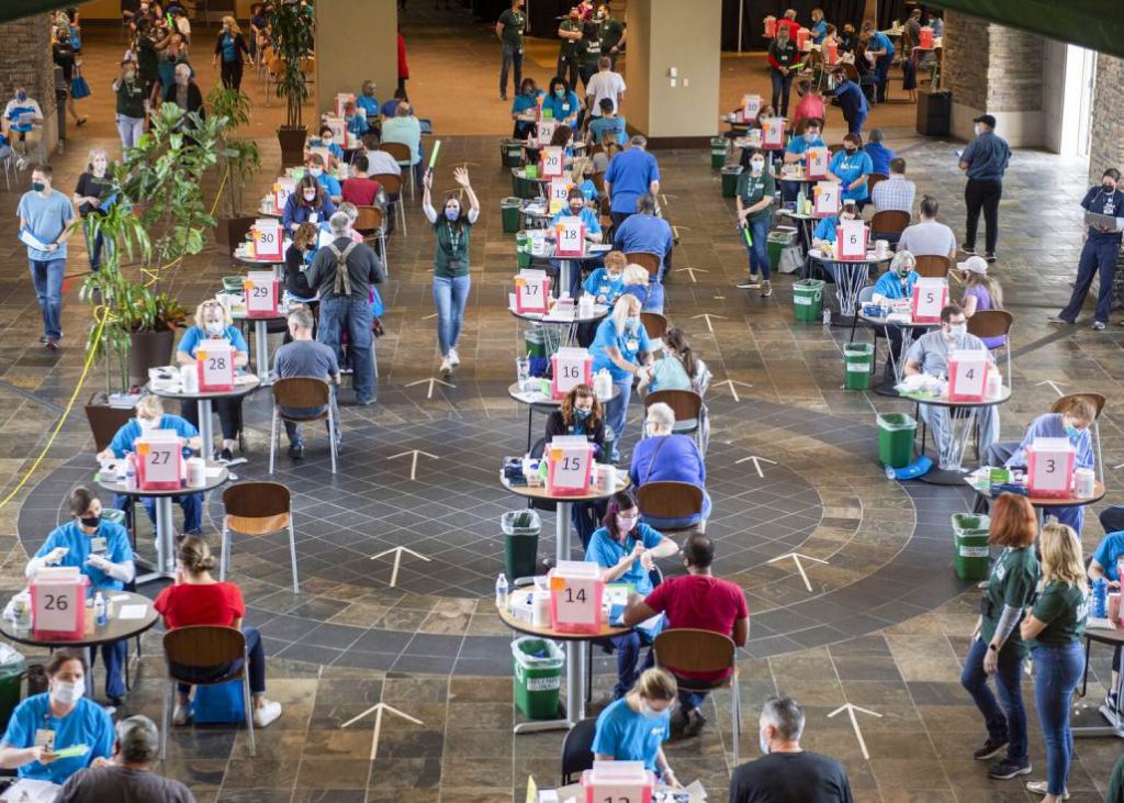 全球各地政府鼓励民众接种新冠疫苗