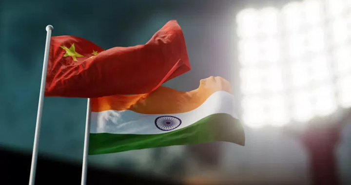 中国与印度两国国旗并列飘扬的特写，象征Kalshi全球拓展焦点市场