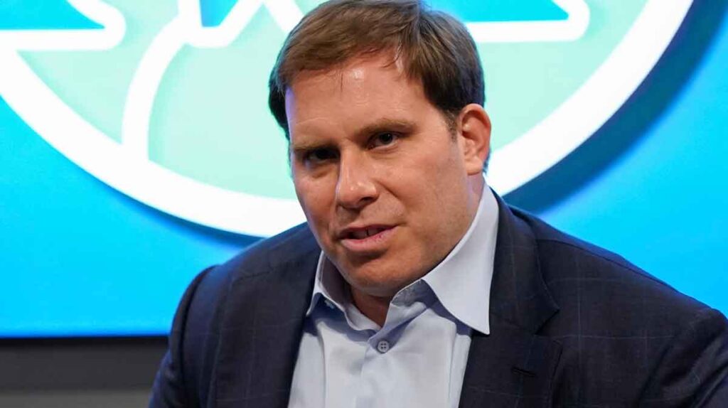 拉斯维加斯金沙集团CEO Patrick Dumont 出席活动发言的近景照片