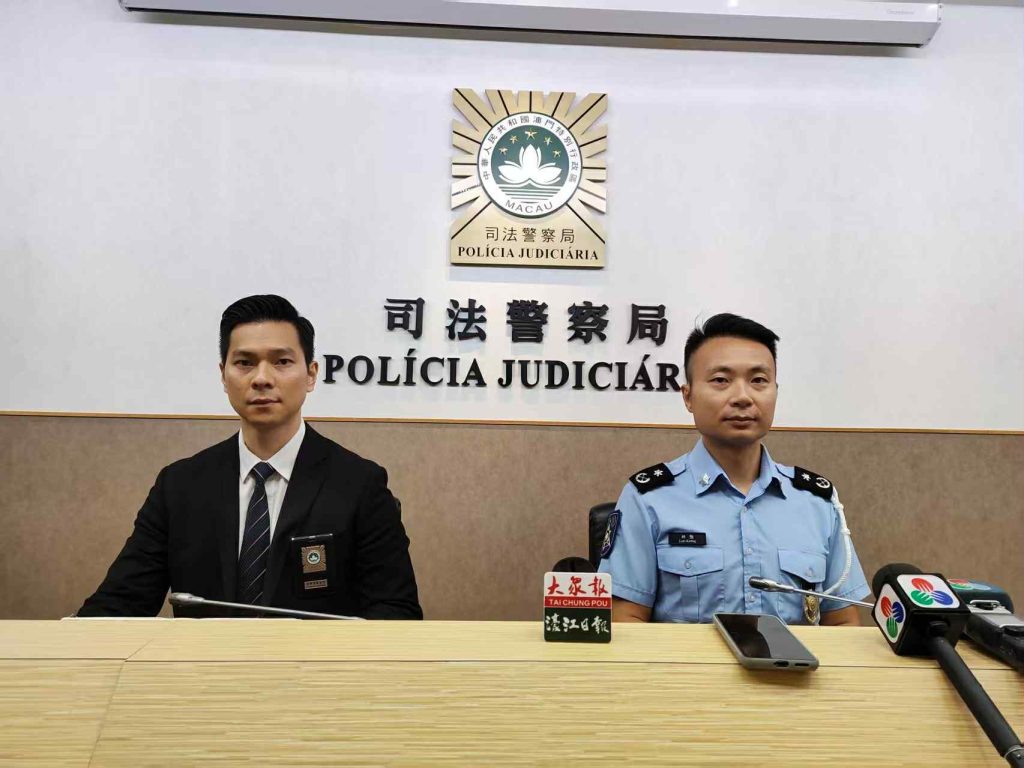 澳门司法警察局发布会现场，两名警员通报女子遭“私募基金”杀猪盘投资诈骗损失444万元案件