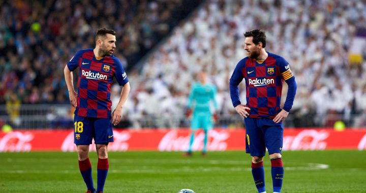 梅西与阿尔巴在巴萨并肩作战时的比赛画面 左路配合象征黄金时代