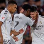 皇马球员姆巴佩与维尼修斯在比赛中庆祝进球的瞬间