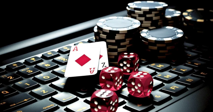 一张描绘笔记本电脑键盘上放置着扑克牌（方块 A、7）、红色骰子和黑色博彩筹码的特写照片。此图形象化了非法网络赌博的线上操作和跨境性质，与欧洲七国博彩监管机构联手打击无牌运营商及数字广告的行动紧密相关，旨在保护玩家并维护公共秩序。