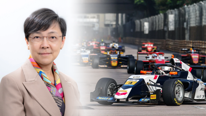 “澳门格兰披治大赛车现场观众热情高涨，旅客涌入观赛场地