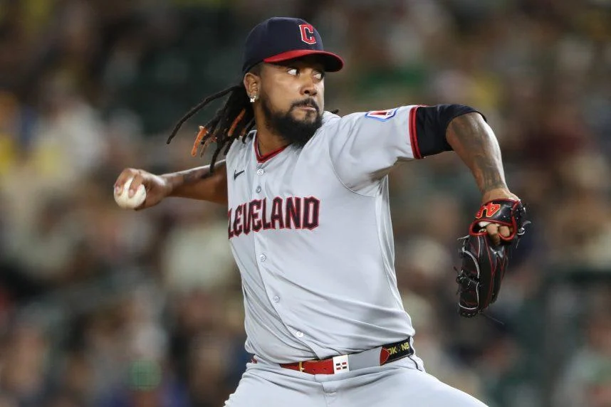 克利夫兰卫士队投手伊曼纽尔·克拉塞与路易斯·奥尔蒂斯涉嫌赌博操纵投球被起诉，MLB陷入诚信危机。