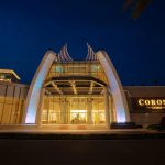 越南富国岛科罗纳赌场夜景外观，获政府批准永久接纳本地玩家的度假村入口图