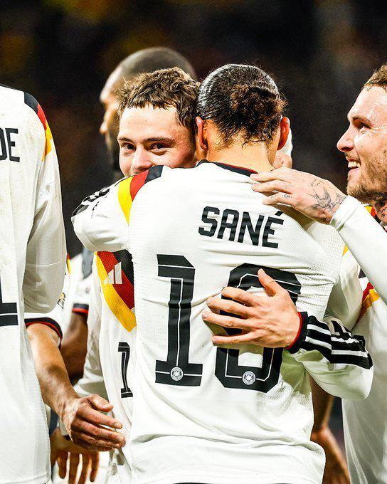 维尔茨与萨内拥抱庆祝,两人完成世预赛精彩连线