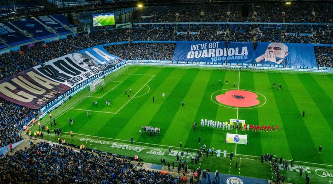 阿提哈德球场巨幅TIFO致敬瓜迪奥拉执教第1000场全景