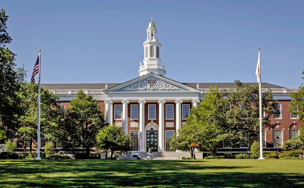 哈佛捐赠基金大量买入 Flutter Entertainment 股票的财经分析图示