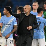 曼城主帅瓜迪奥拉在欧冠赛后安慰球员的场边画面