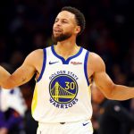 金州勇士队球星斯蒂芬·库里（Stephen Curry）在比赛中面露无奈或遗憾的表情。此图象征库里在场均 4 助攻 3.1 失误的数据尴尬下，其自称历史第一控卫的言论正受到乔丹和魔术师等传奇人物的集体质疑。