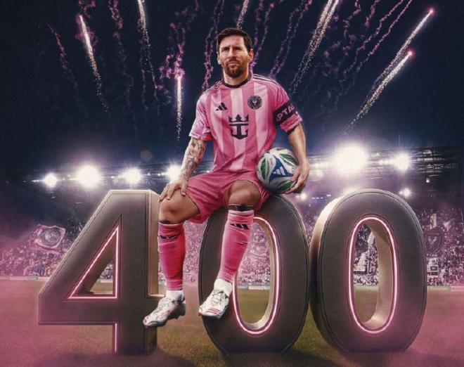 梅西身穿迈阿密国际粉色球衣坐在“400”数字装置上，庆祝职业生涯400次助攻里程碑，背景烟花与球场灯光。