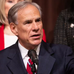 德克萨斯州州长格雷格·阿博特在接受采访或公开讲话时的特写，强调他对赌场合法的“我还没到那一步”的坚定立场。