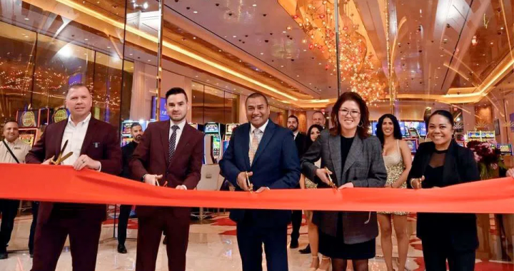 豪华赌场内部高额投注区实景，展示了整齐排列的高级老虎机和精致的室内设计。杜兰戈赌场扩建后同样提供类似的顶级博彩环境。