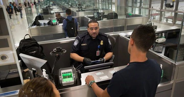 机场CBP官员盘查旅客入境资料争议