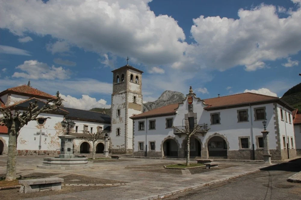西班牙山村广场与教堂，彩票风波背景