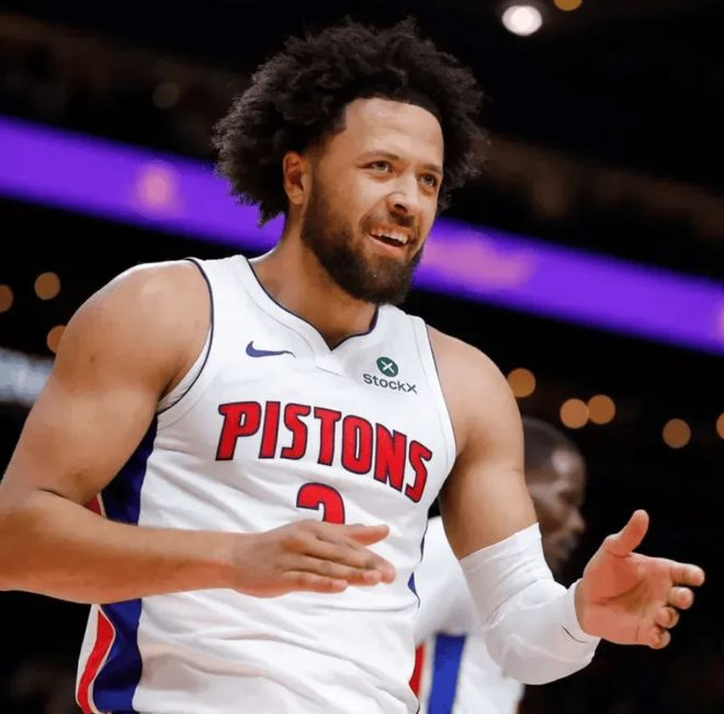 坎宁安出战18分钟13投9中，砍下20分8助攻1抢断