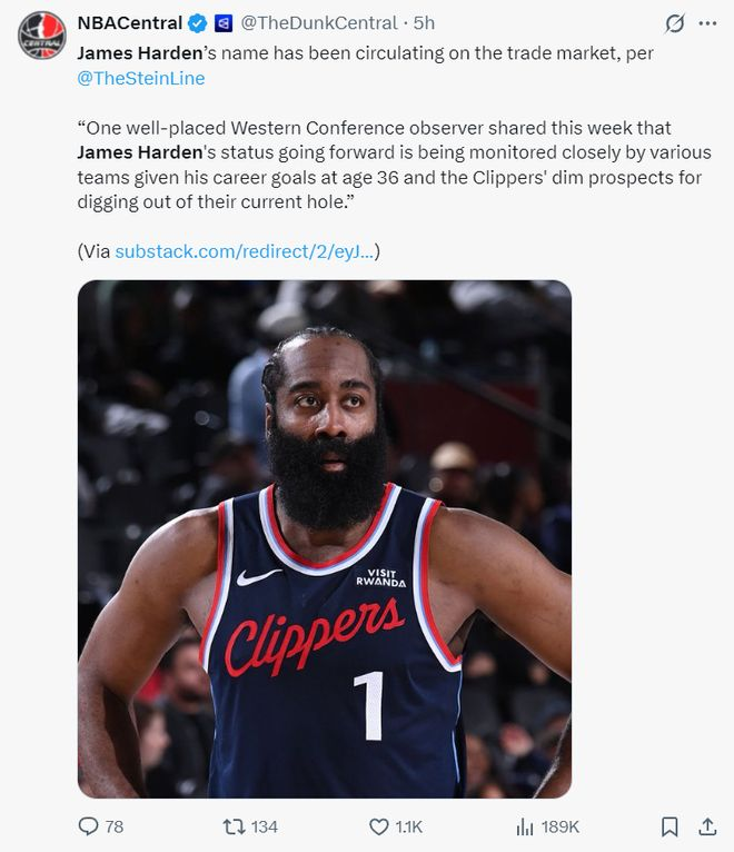 哈登身穿快船球衣，神情坚定。