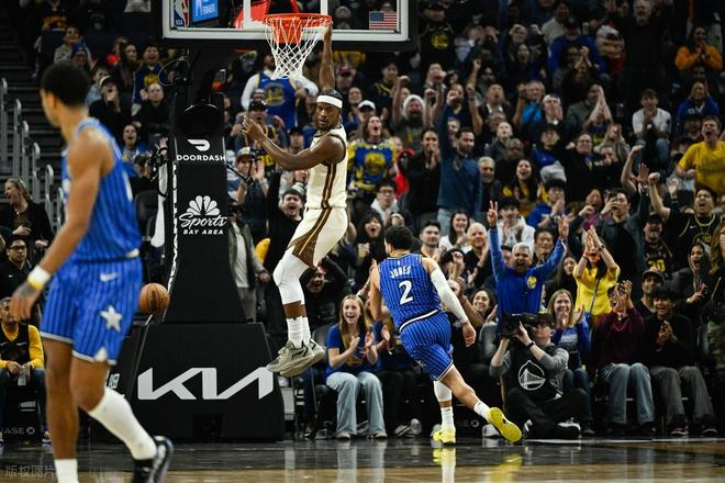 勇士巴特勒完成扣篮