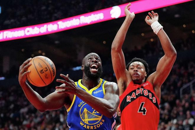 格林14中8,三分球8中4砍下了21分4板7助,得分创下赛季新高。