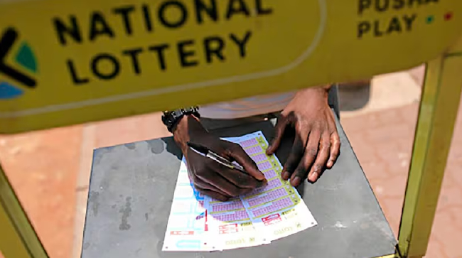 南非彩民中1.63亿兰特强力球大奖，计划带孩子前往曼联老特拉福德观赛。