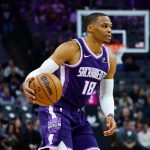 威少持球面对火箭防守球员进行一对一对位