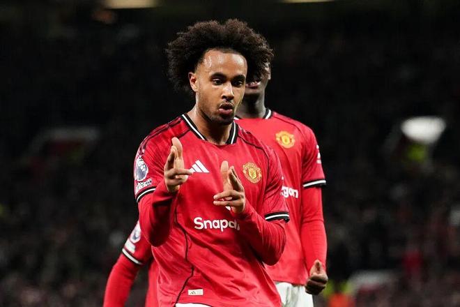 曼联齐尔克泽庆祝进球 英超战报