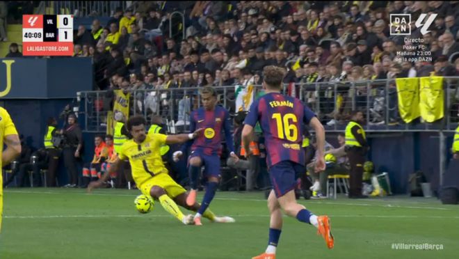 维加双脚飞铲亚马尔被红牌罚下瞬间