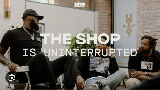 詹姆斯主持的《The Shop》理发店播客节目现场。