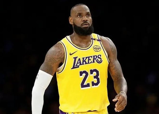 NBA湖人隊勒布朗·詹姆斯（23號）的半身像，他在復出後正努力找回比賽狀態。