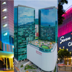 韩国三间外国人专用赌场建筑物的拼图：左侧是百乐达斯（Paradise Casino Walkerhill），中间是济州天城度假村（Dream Tower Grand Hyatt），右侧是七乐赌场（Seven Luck Casino）。