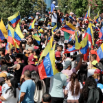 委内瑞拉民众集会挥旗，预测市场马杜罗话题升温