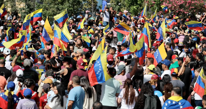 委内瑞拉民众集会挥旗，预测市场马杜罗话题升温