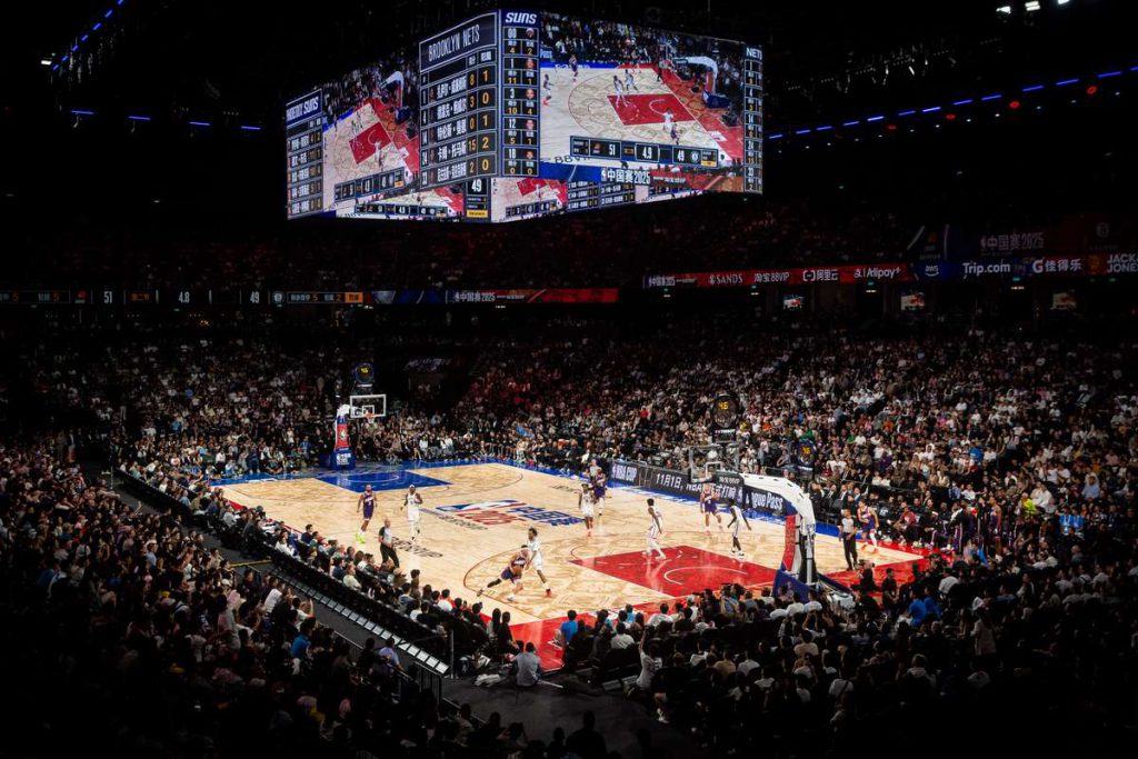 NBA澳门季前赛现场 火箭对阵独行侠比赛画面