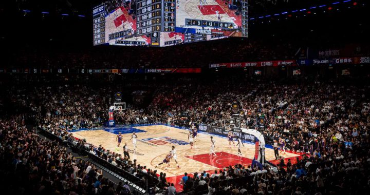 NBA澳门季前赛现场 火箭对阵独行侠比赛画面