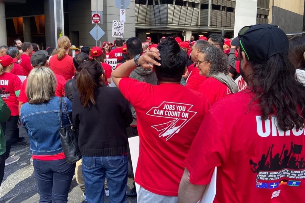 红衣工会成员集会现场，墨尔本皇冠赌场跨年罢工话题