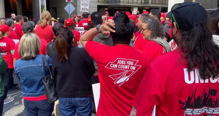 红衣工会成员集会现场，墨尔本皇冠赌场跨年罢工话题