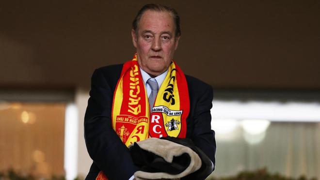 朗斯俱乐部高层围巾出镜聚焦球队复兴