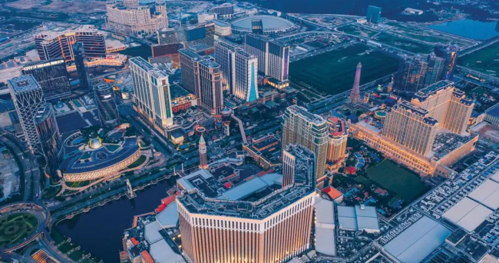 澳门路氹城航拍夜景，博彩总收入GGR话题