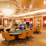 澳门赌场贵宾厅内部陈设，展示高端博彩空间与运营环境