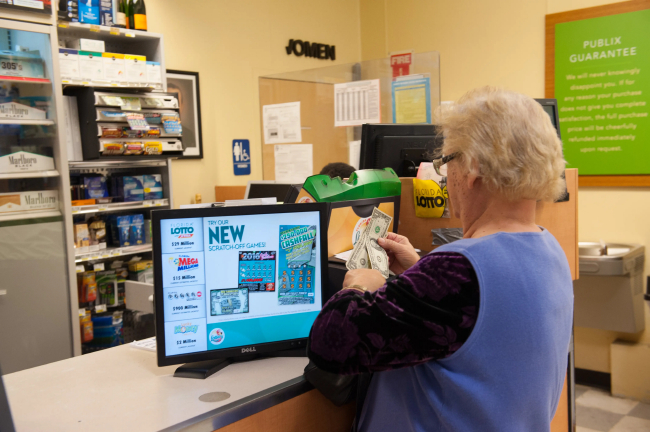 澳大利亚彩票柜台 女士核对强力球