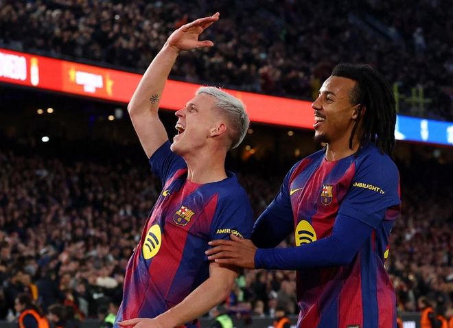 巴萨球员庆祝进球 西甲榜首战